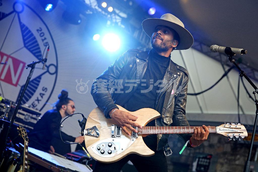 ドミニカ出身の歌手、ツイン・シャドウさん＝２０１５年３月２０日、米テキサス州オースティン（ＡＰ）