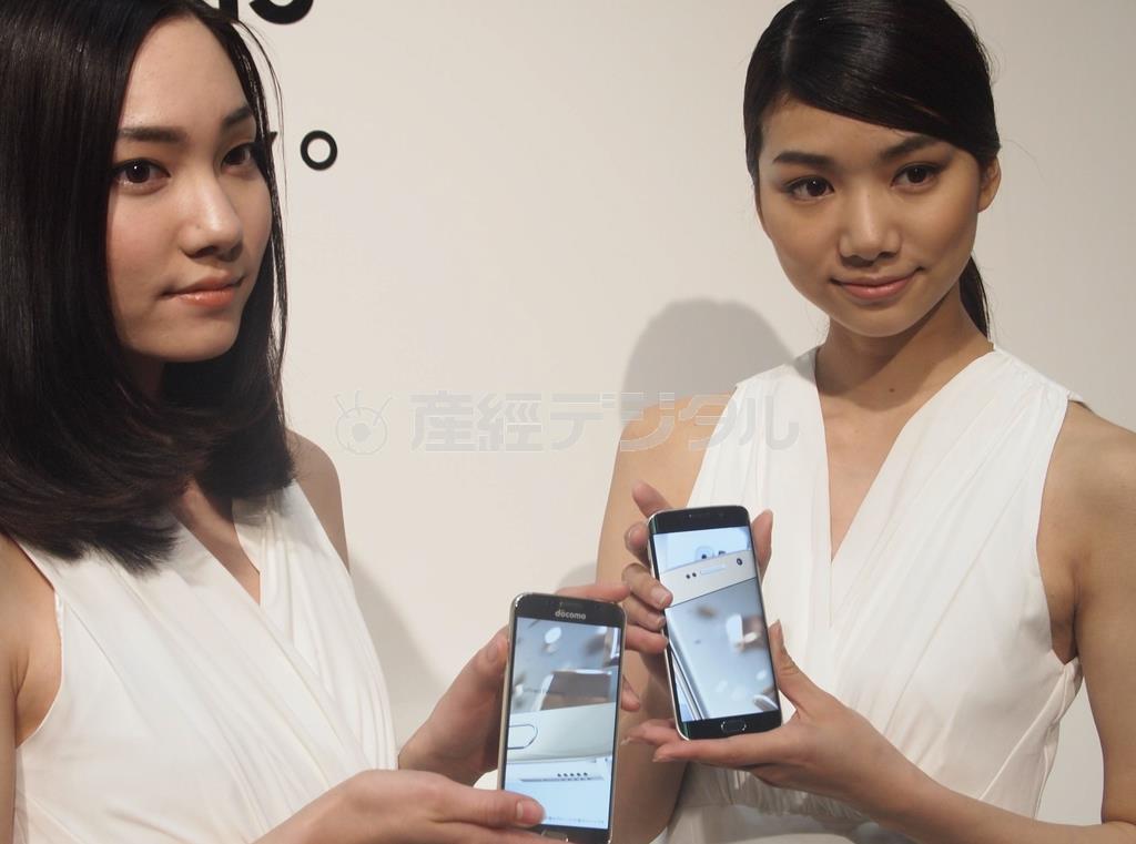 日本市場でのシェアが低迷する韓国サムスン電子は、「ギャラクシー」の最新モデルで巻き返しを狙う＝２０１５年４月８日、東京都中央区日本橋（高橋寛次撮影）