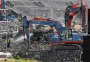 東京・代々木の国立競技場の解体現場。２０２０年の東京五輪を前に建設現場などでの人手不足は深刻化、外国人の技能実習生への期待が高まる（ＡＰ）