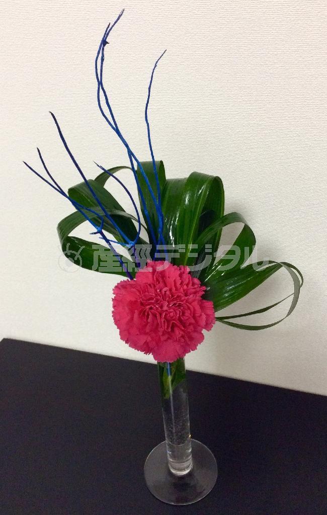 母の日に贈る１輪＿スタイリッシュに（Ｆｉｎｉｓｈ！、花千代さん提供）