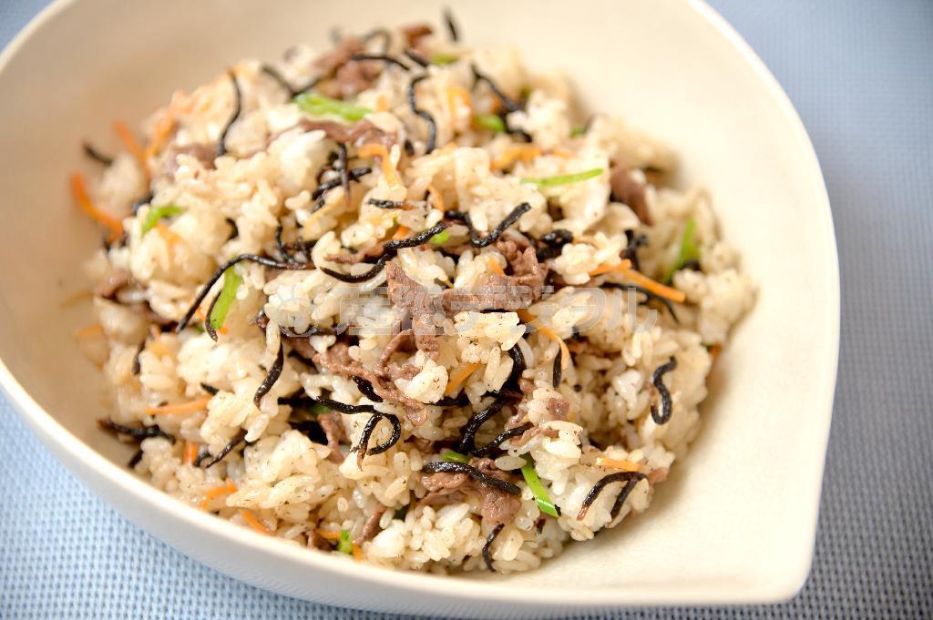 具材たっぷりのまぜごはん（宮崎瑞穂撮影）