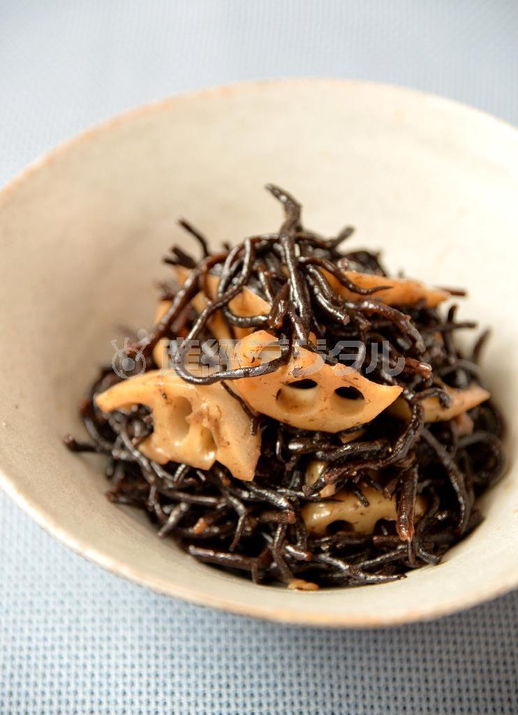 ひじきとレンコンのキンピラ（宮崎瑞穂撮影）