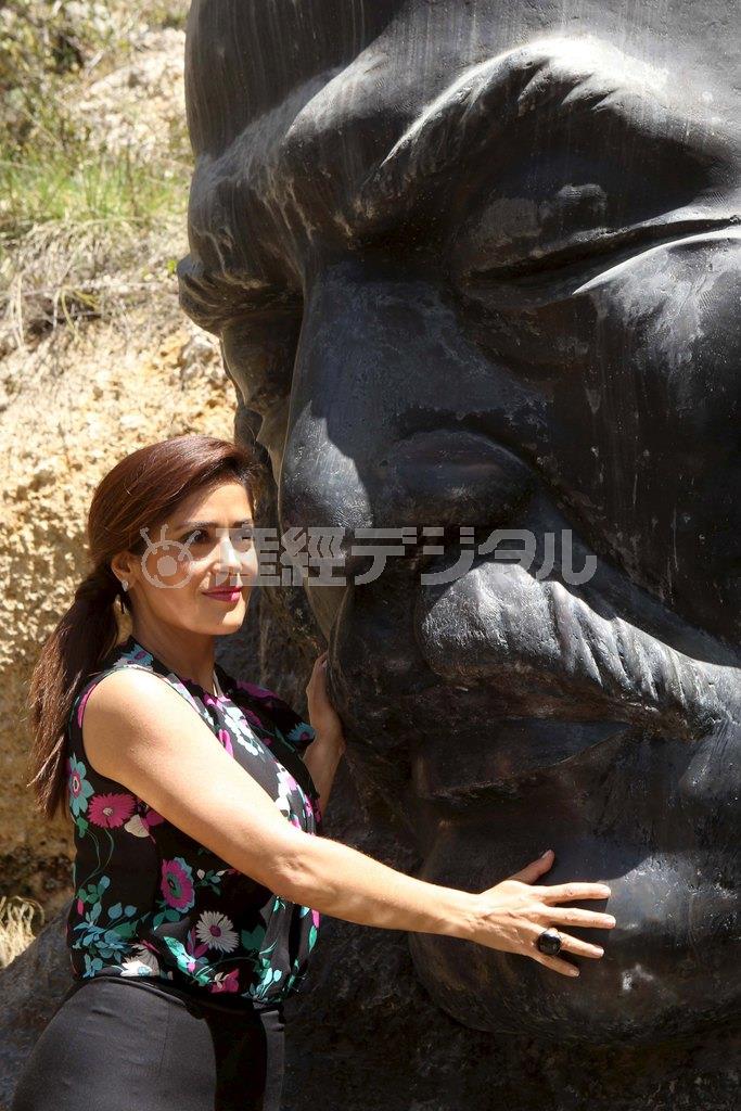 メキシコ出身の女優、サルマ・ハエックさん＝２０１５年４月２６日、レバノン・ブシャッリ（ロイター）