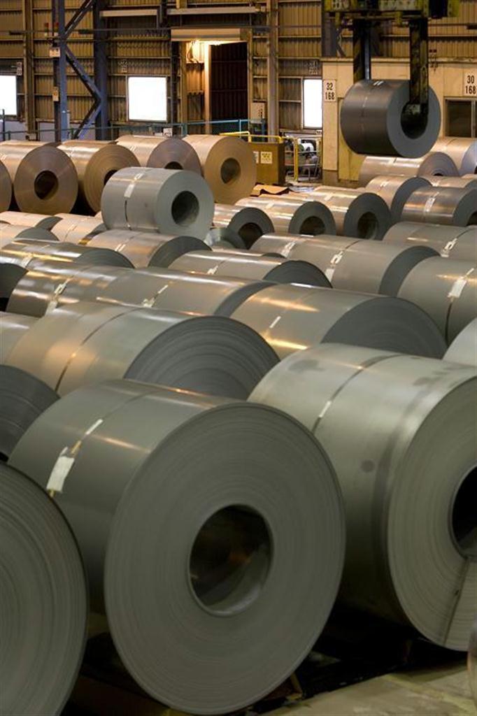 自動車向けに出荷される鋼板＝千葉県君津市の新日鉄住金君津製鉄所