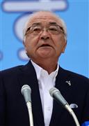 連合の第８６回メーデー中央大会であいさつする連合の古賀伸明会長＝２９日午前、東京都渋谷区の代々木公園（鴨川一也撮影）