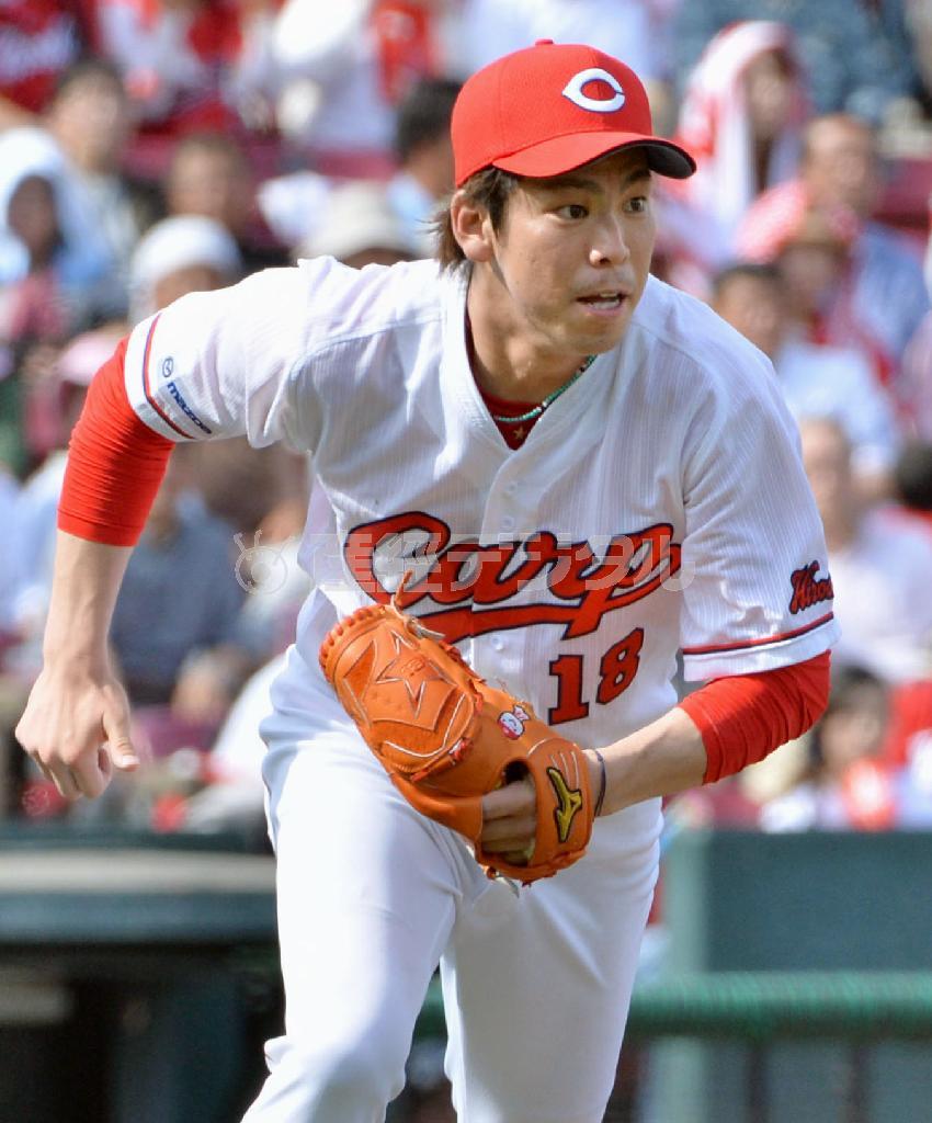 ８回２失点で２勝目を挙げた広島・前田健太＝２０１５年４月２９日、広島県広島市南区・マツダスタジアム（共同）