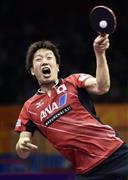 男子シングルス２回戦を突破した水谷隼（じゅん）＝２０１５年４月２９日、中国・江蘇省蘇州市（共同）