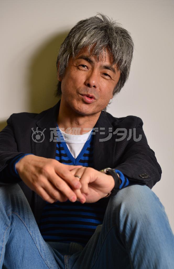 「ロッカーはいつまでもアウトローでいたい」と話す、音楽アーティストのうじきつよしさん＝２０１５年４月８日、東京都港区（大西正純撮影）