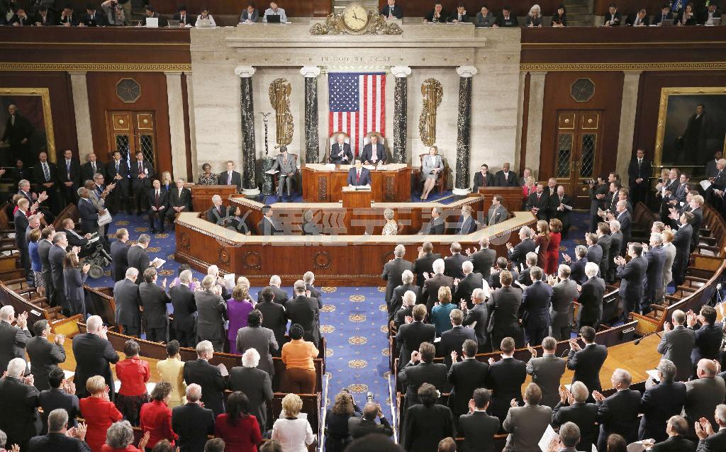 日本の首相として初めて米議会の上下両院合同会議で演説した安倍晋三（しんぞう）首相。英語での約４５分の演説中、スタンディングオベーションは１４回にも上った＝２０１５年４月２９日、米国・首都ワシントン（共同）
