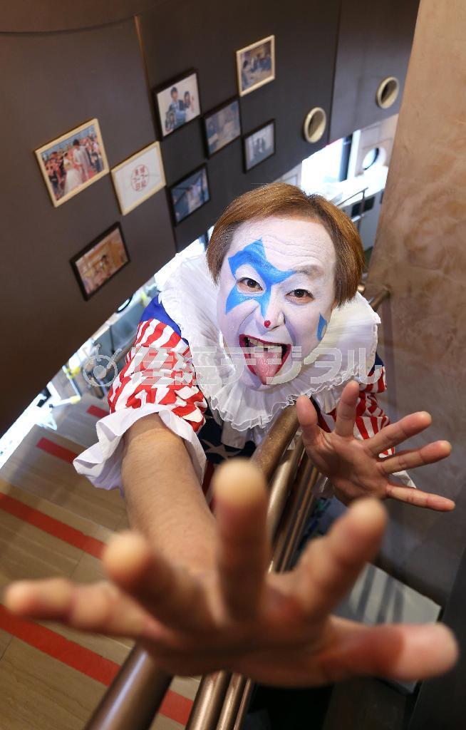 人気パンクバンド「ニューロティカ」のボーカリスト、イノウエアツシさん＝２０１５年４月６日、東京都渋谷区（蔵賢斗撮影）