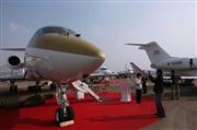 ２０１５年アジアビジネス航空会議・展示会（ＡＢＡＣＥ）で展示されたビジネスジェット。中国国内のビジネス機需要は安定成長の段階に入っている＝４月１４日、上海市の虹橋国際空港（中国新聞社）