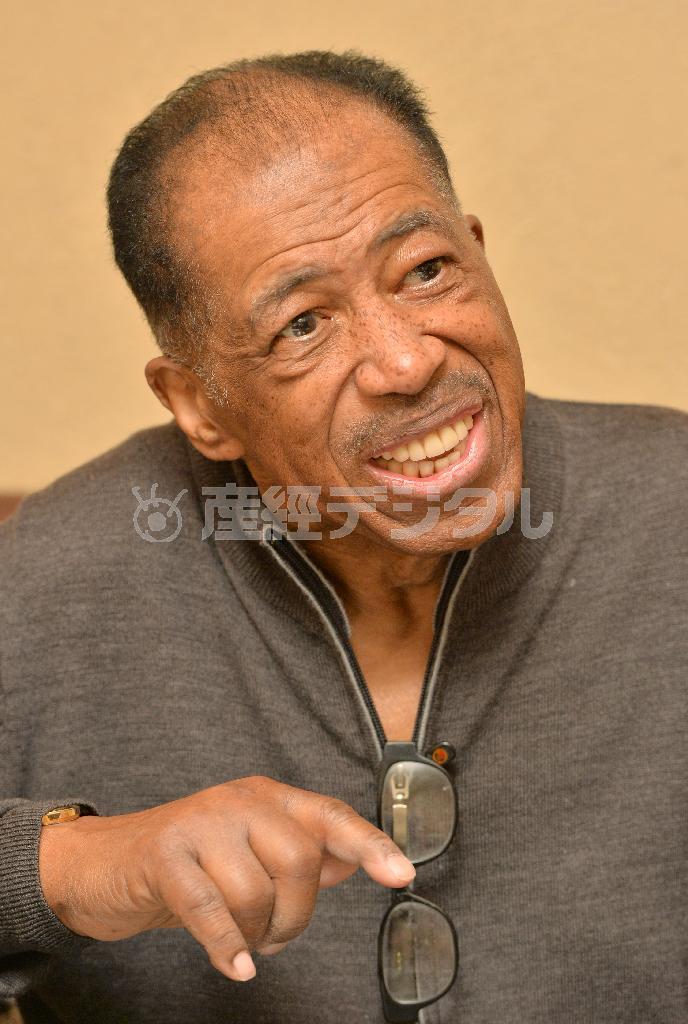 昨年２月にインタビューに答えるベン・Ｅ・キングさん＝２０１４年２月１６日、東京都港区（三尾郁恵撮影）