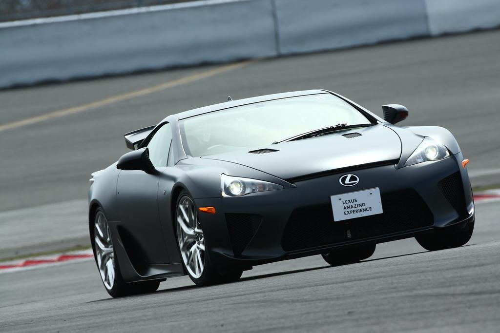 マットブラックの「ＬＦＡ」。一台もらえるとしたら、筆者はこれがいいです！
