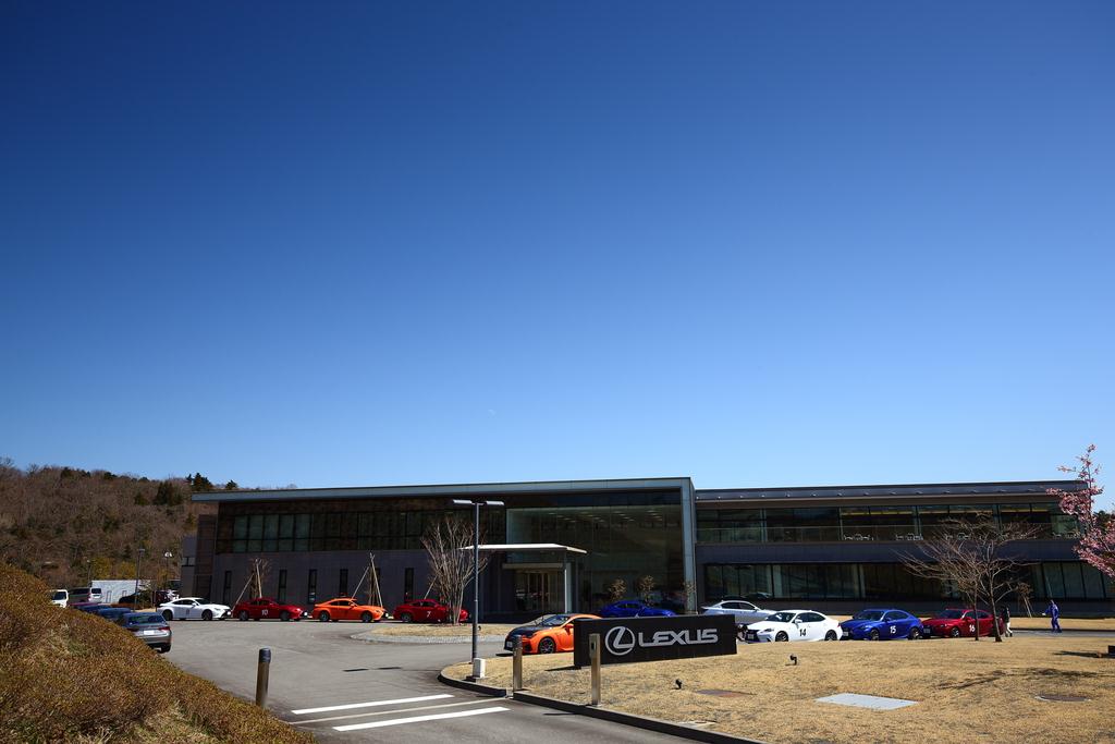 サーキットの敷地内にある「富士レクサスカレッジ」