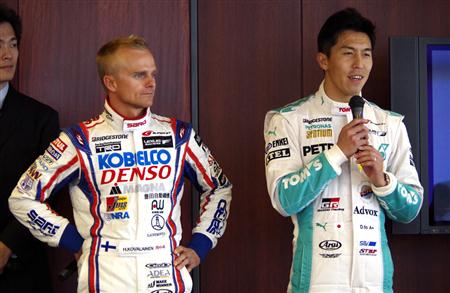 イベントが始まり、参加者に挨拶する伊藤大輔選手とヘイキ・コバライネン選手