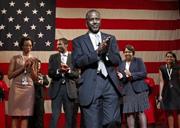 次期米大統領選で、支持者らを前に共和党からの出馬を宣言した元神経外科医のベン・カーソン氏（中央）＝２０１５年５月４日、米ミシガン州デトロイト（ＡＰ）