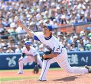 力投するＤｅＮＡ先発・三浦大輔＝２０１５年５月５日、神奈川県横浜市中区・横浜スタジアム（斎藤浩一撮影）