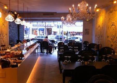 最近お気に入りのカフェ・プーシュキン。お店の人も感じが良くて、何を食べてもおいしいんです。スイーツが絶品です！＝アラブ首長国連邦・首都アブダビ（クレモンティーヌさん提供）