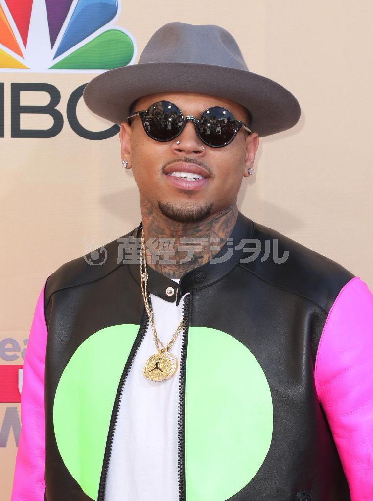 米歌手、クリス・ブラウンさん＝２０１５年３月２９日、米カリフォルニア州ロサンゼルス（ＡＰ）