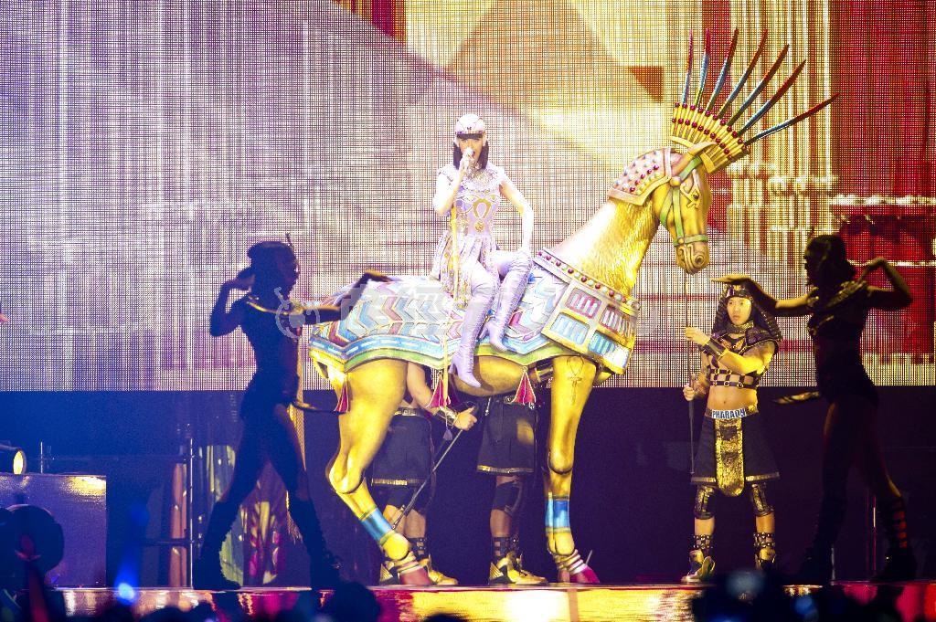 単独公演は４年ぶりとあって大盛況となり、２日間で延べ２万人がケイティ・ワールドを堪能した＝２０１５年４月２６日（Ｍａｓａｎｏｒｉ＿Ｎａｒｕｓｅさん撮影、提供写真）