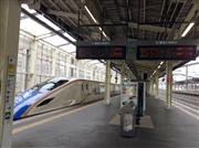 「はくたか」が発車した直後の高崎駅ホーム。乗降客は少なかった