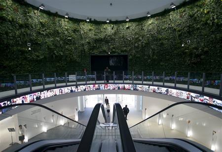 館内に緑をふんだんに取り入れた韓国館＝２０１５年５月１日、イタリア・ロンバルディア州ミラノ（ロイター）