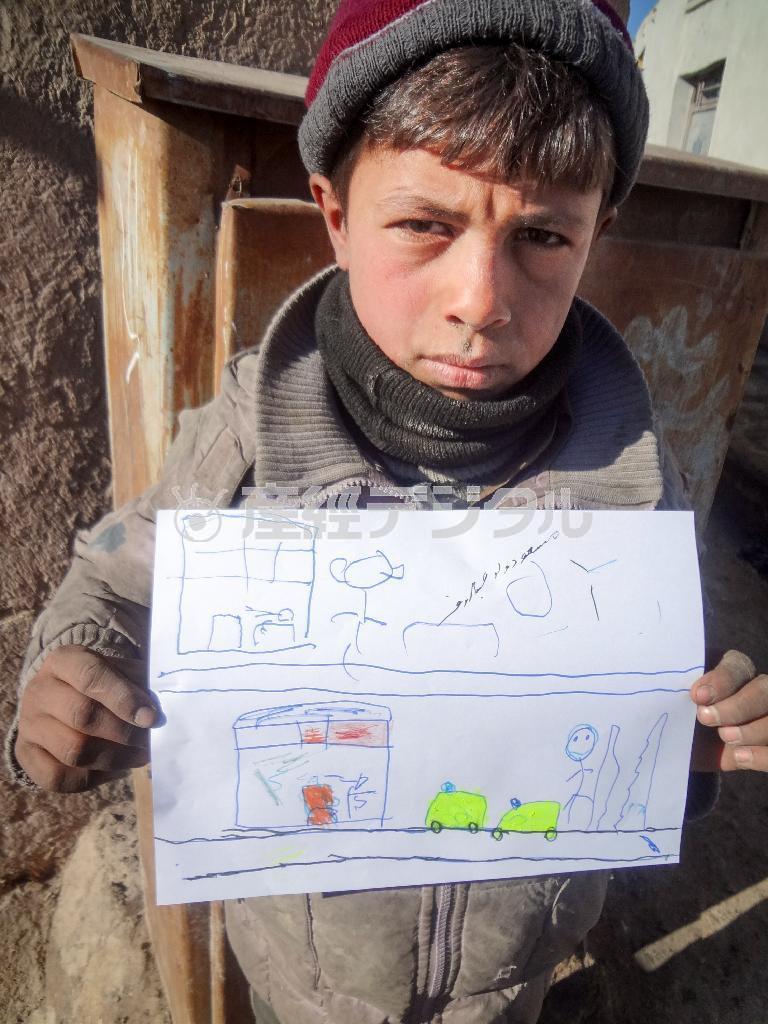 「病院と救急車が欲しい」と訴える１３歳のマスード君＝２０１４年２月１１日、アフガニスタン・ヘラート州（ワールド・ビジョン・ジャパン撮影）