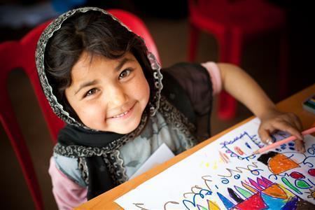 子供たちが元気に育ち豊かな人生を送ることが、アフガニスタンの平和につながる＝２０１２年４月２４日、アフガニスタン・ヘラート州（ワールド・ビジョン・ジャパン撮影）