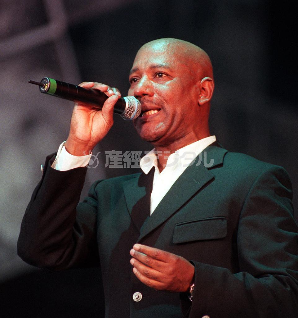 英ソウルバンドのホット・チョコレートのリード・ボーカルを務めたエロール・ブラウンさん＝１９９９年６月２４日（ＡＰ）