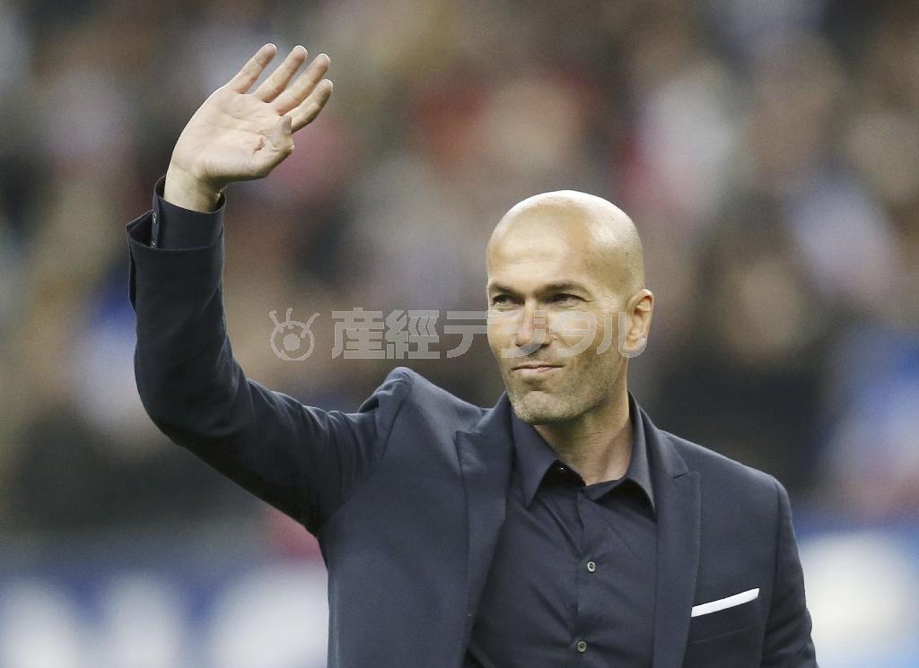 サッカーの元フランス代表、ジネディーヌ・ジダン氏＝２０１５年３月２６日、フランス・サン・ドニ（ＡＰ）