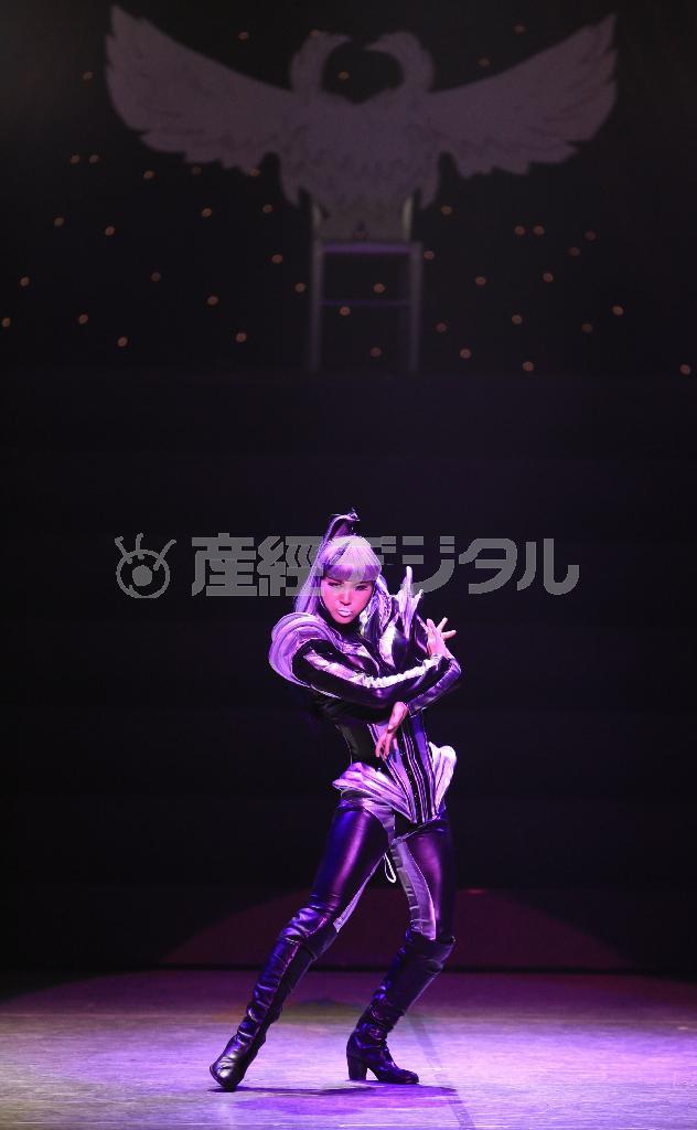 昨年の「アスタリスク」で主演を務めた仲宗根梨乃（りの）さんも特別出演し、個性的なダンスで魅了した＝２０１５年５月８日、東京都千代田区丸の内・東京国際フォーラム（田中幸美撮影）