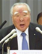 ２０１５年３月期連結決算を発表するスズキの鈴木修会長兼社長＝１１日午後、東京都千代田区