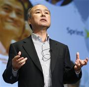 決算発表の記者会見をするソフトバンクの孫正義社長＝１１日午後、東京都内のホテル