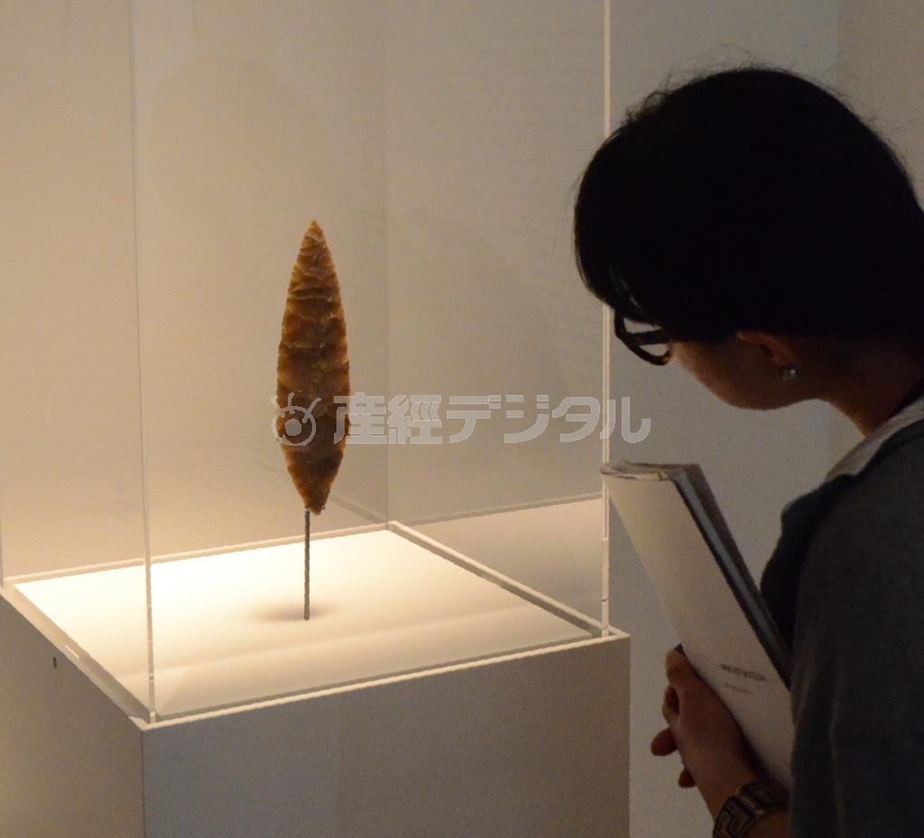 「ソリュートレ文化・月桂樹の葉」ヴォルグ、ソーヌ＝ロワール、フランス＿ソリュートレ時代（およそ紀元前２２０００～紀元前１７０００年）＝２０１５年４月２４日、東京都港区（原圭介撮影）