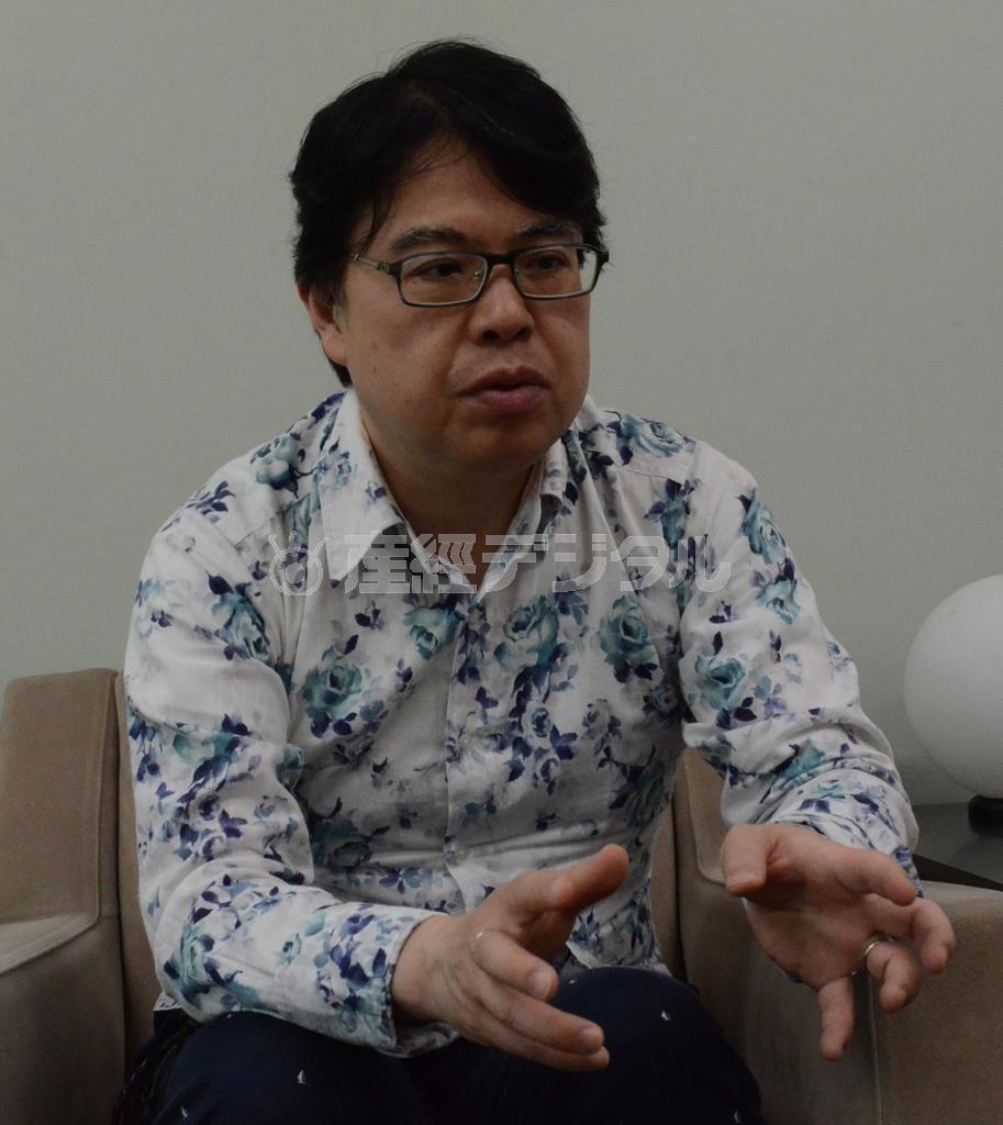 初の新書で“アウトサイダー・アートの力”を説いた、美術批評家の椹木野衣（さわらぎ・のい）さん＝２０１５年４月２７日（原圭介撮影）