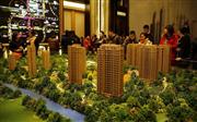 マンション販売の展示会場。面積など上海に常住する人の居住条件も改善が進んでいる（中国新聞社）