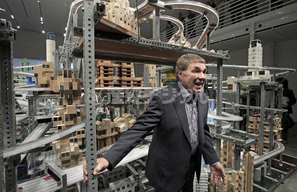 米コンセプチュアル・アーティストで彫刻家のクリス・バーデン氏＝２０１２年１月１１日、米カリフォルニア州ロサンゼルス（ＡＰ）