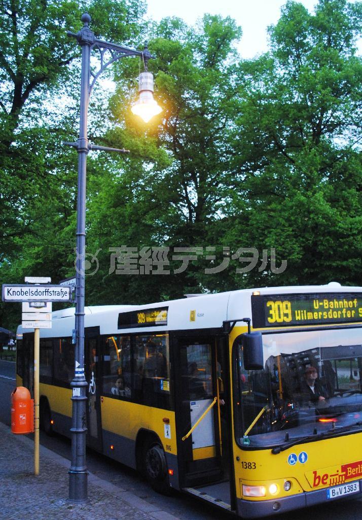 釣り鐘式のガス灯。このタイプは今では世界的にも珍しいという＝２０１５年５月５日、ドイツ・首都ベルリン（宮下日出男撮影）