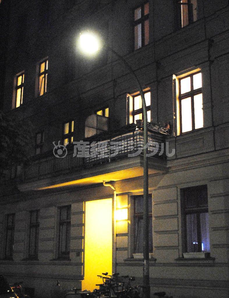 支柱が弓なりにそったタイプのガス灯は戦後に普及した＝２０１５年５月５日、ドイツ・首都ベルリン（宮下日出男撮影）