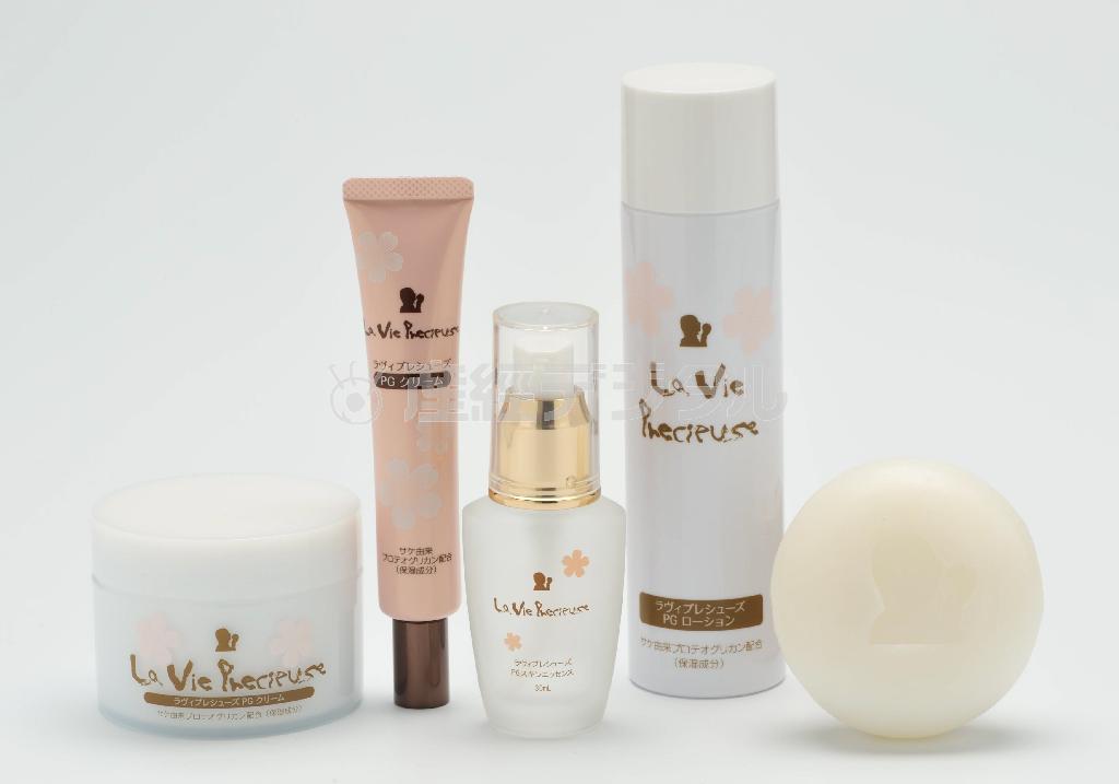 ラヴィプレシューズ。（左から）ＰＧクリーム１００グラム（３８００円）、ＰＧクリーム（チューブタイプ）３０グラム（２０００円）、ＰＧスキンエッセンス３０ミリリットル（８０００円）、ＰＧローション１５０ミリリットル（３５００円）、ＰＧフェイシャルソープ１００グラム（１２００円、提供写真）。※すべて税抜き価格