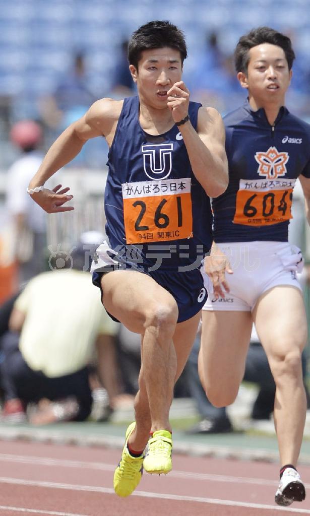 男子１００メートル準決勝で力走する桐生祥秀（きりゅう・よしひで、中央）。決勝は棄権した＝２０１５年５月１５日、神奈川県横浜市港北区の日産スタジアム（共同）