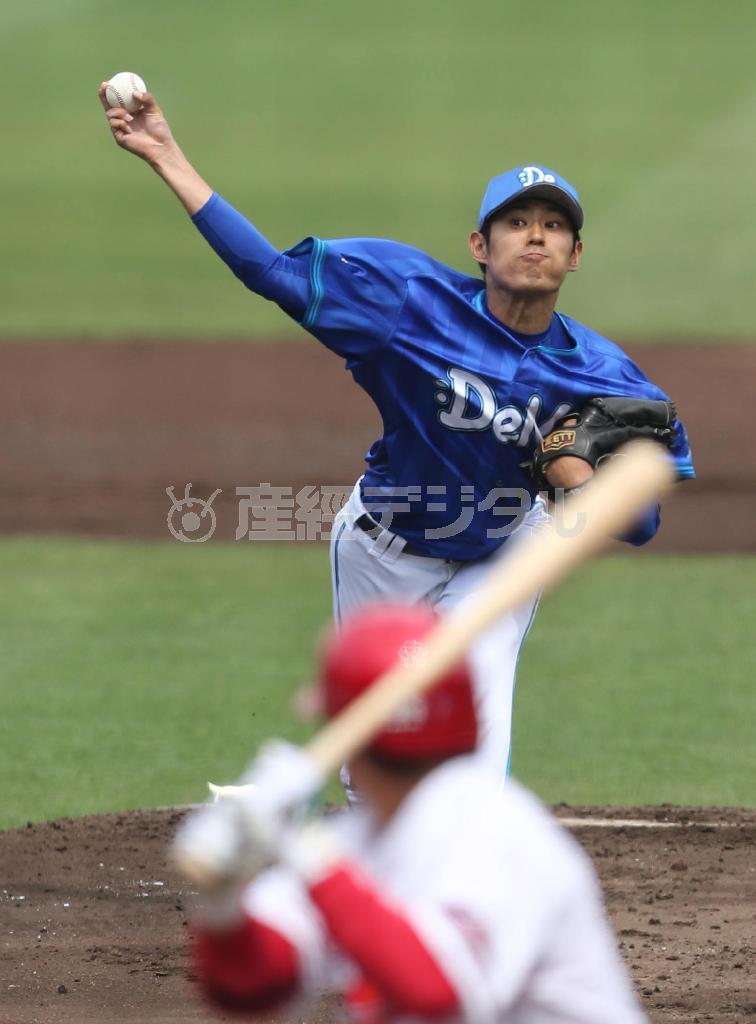 力投するＤｅＮＡ先発・井納翔一（いのう・しょういち）＝２０１５年５月１６日、広島県広島市南区のマツダスタジアム（彦野公太朗撮影）