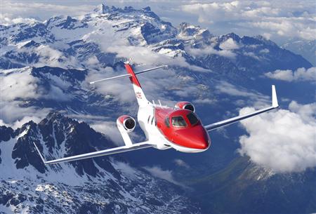 アルプス山脈上空を飛行中のホンダジェット