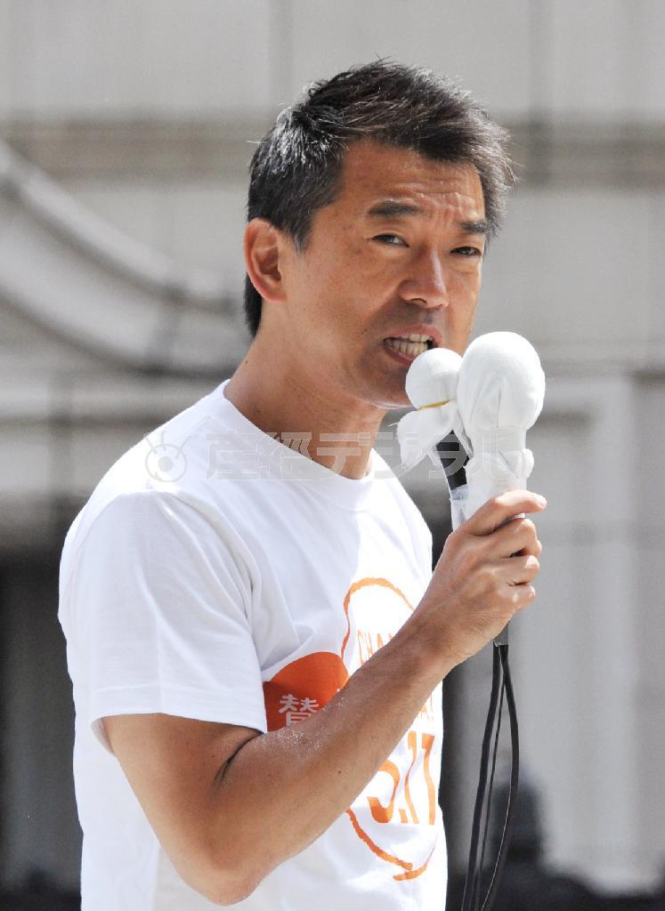 投票日を迎えた１７日、街頭演説で懸命に支持を訴える大阪維新の会代表の橋下（はしもと）徹・大阪市長＝２０１５年５月１７日午後、大阪市中央区（沢野貴信撮影）