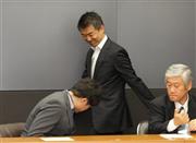 所属長会議を終えて退室する橋下（はしもと）徹市長＝２０１５年５月１８日、大阪市北区（村本聡撮影）