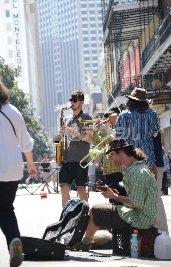 ジャズ発祥の街ニューオーリンズ。中心部のフレンチ・クオーターでは至る所で音楽が鳴り、街角を曲がるたびに違った音色が聞こえてくる＝２０１５年３月１６日、米ルイジアナ州ニューオーリンズ（川口良介撮影）