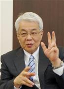 インタビューに応じるりそなホールディングスの東和浩社長＝１８日、東京都江東区