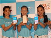 「楽天モバイル」で独占販売するファーウェイ「ｈｏｎｏｒ（オナー）６プラス」。新機軸の２眼カメラでこれまでにない写真撮影を楽しめる＝２０日、東京都港区