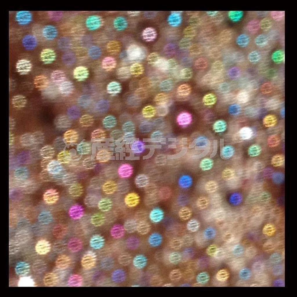 ｉＰｈｏｎｅアートを手がけるきっかけとなった最初のワンカット。この写真から一日も欠かさずＦＢでｉＰｈｏｅｎで撮影した写真をアップすることになった。夜、珈琲を飲もうとして何気なく紙フィルターでドリップ。何気なくその泡ぶくを撮影してみるとピントが来ない代わりに幻想的な光が輝いた＝２０１４年２月２３日、ｉＰｈｏｅｎ４ｓで（野口隆史さん撮影）