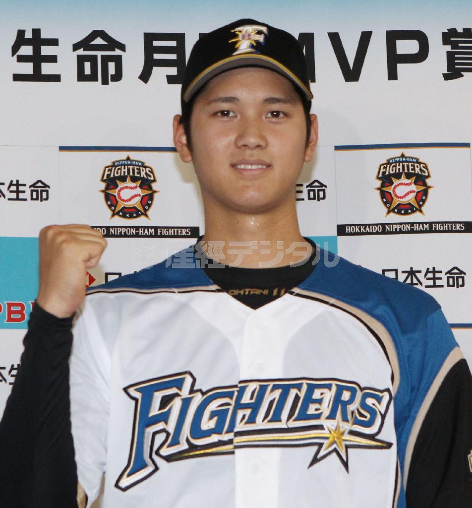 ３、４月の月間ＭＶＰを受賞した日本ハム・大谷翔平選手。一時はメジャー挑戦を表明したことも＝２０１５年、北海道札幌市豊平区・札幌ドーム（共同）